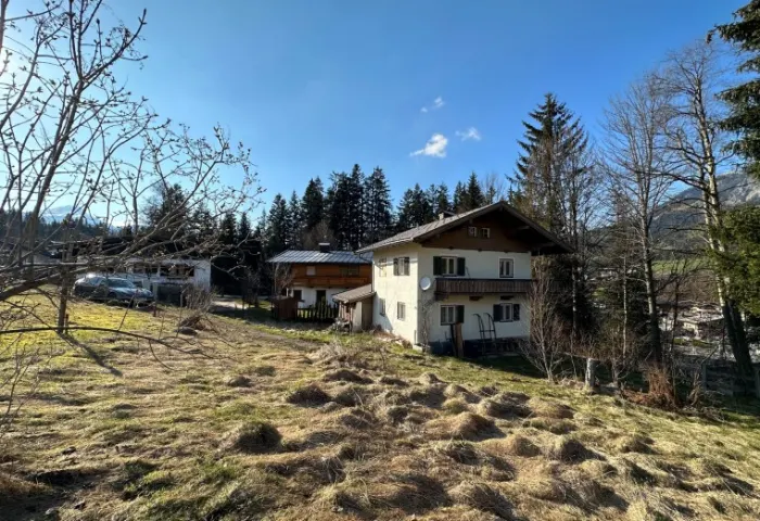 GRUNDSTÜCK