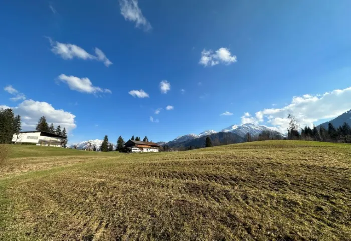 GRUNDSTÜCK