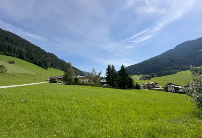 GRUNDSTÜCK