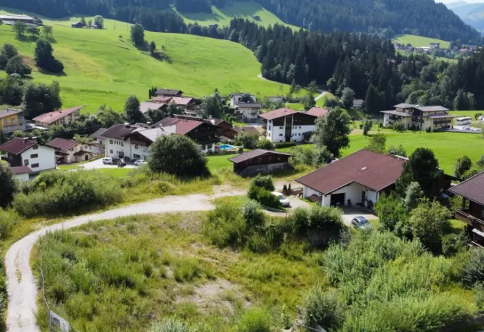 GRUNDSTÜCK