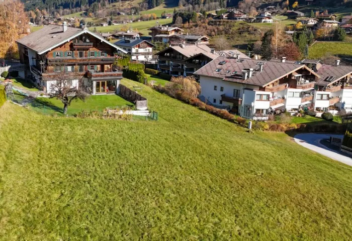 GRUNDSTÜCK