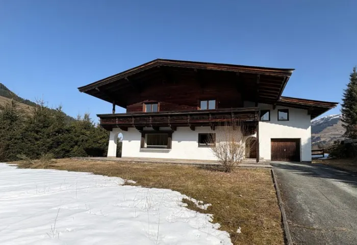 AUSSENANSICHT ALTBESTAND