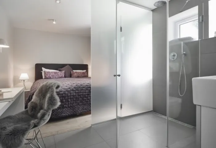 SCHLAFZIMMER/BAD