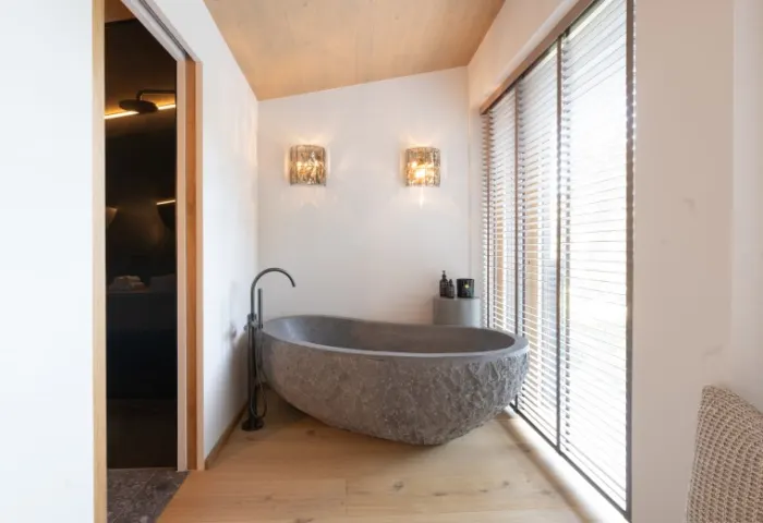 FREISTEHENDE BADEWANNE